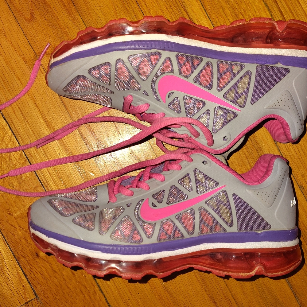 Nike Women's Pink and Purple Athletic Shoes